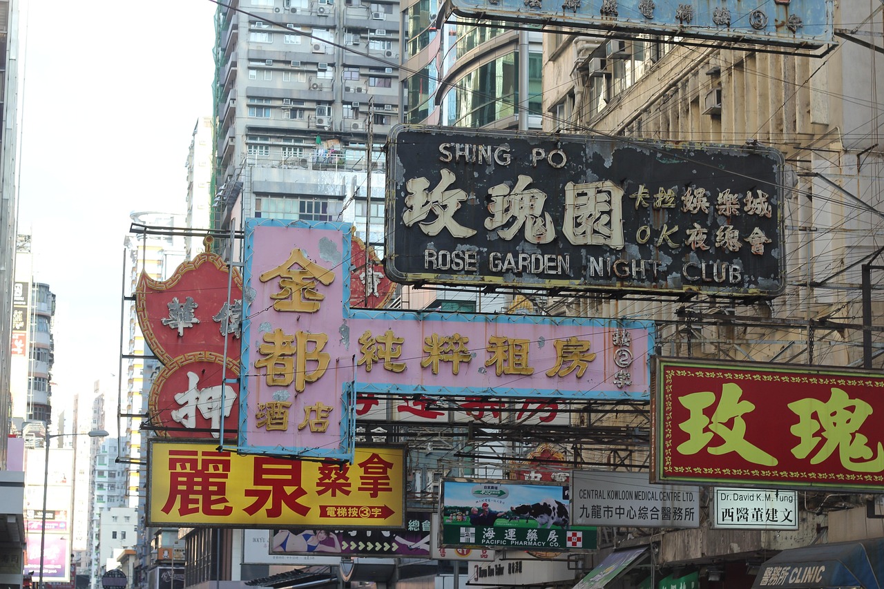 五月香港上市敲钟，企业成长的里程碑与新篇章启航